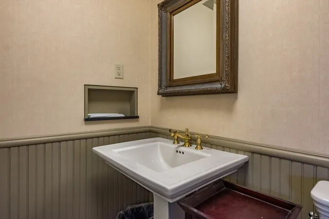 $795,000 | 3 Essex Square, Essex, CT 06426