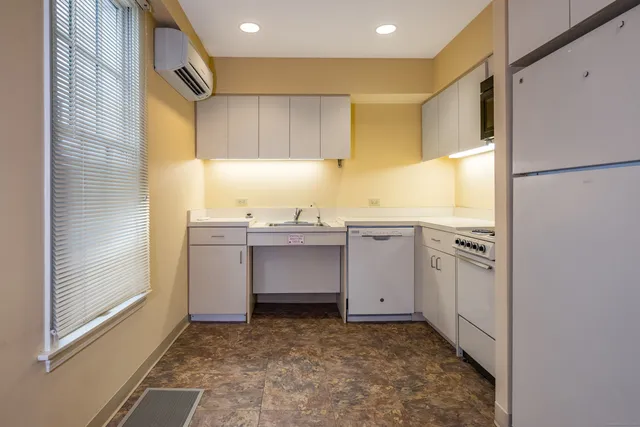 $795,000 | 3 Essex Square, Essex, CT 06426