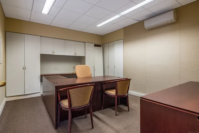 $795,000 | 3 Essex Square, Essex, CT 06426