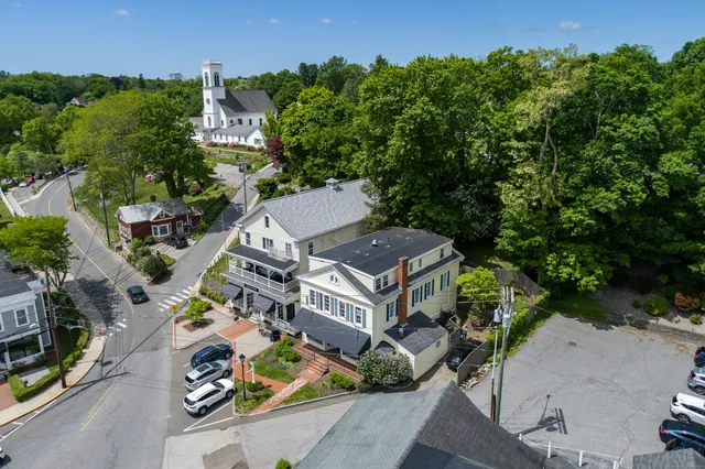 $795,000 | 3 Essex Square, Essex, CT 06426