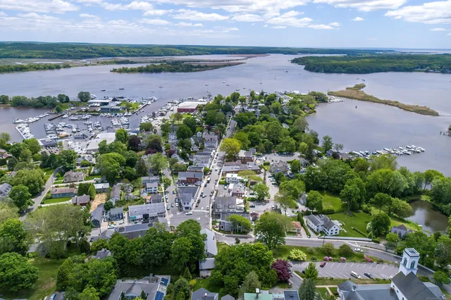 $795,000 | 3 Essex Square, Essex, CT 06426