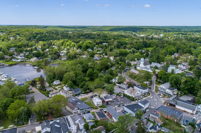 $795,000 | 3 Essex Square, Essex, CT 06426