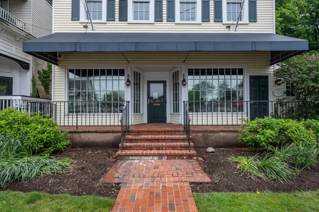 $795,000 | 3 Essex Square, Essex, CT 06426