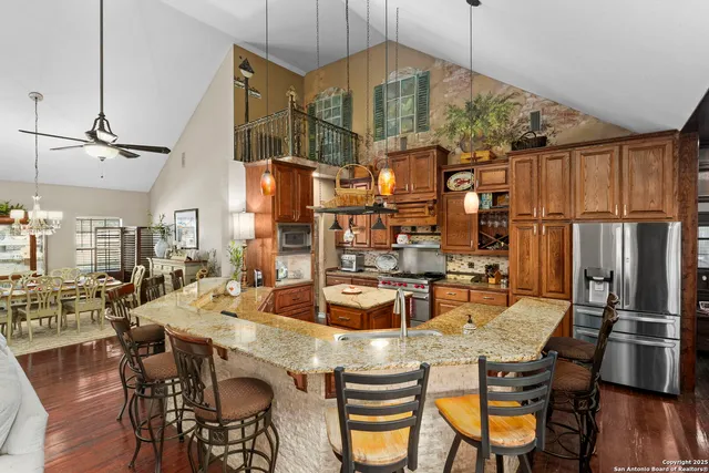 $2,800,000 | 117 Lagniappe L, Bandera, TX 78003