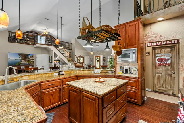 $2,800,000 | 117 Lagniappe L, Bandera, TX 78003