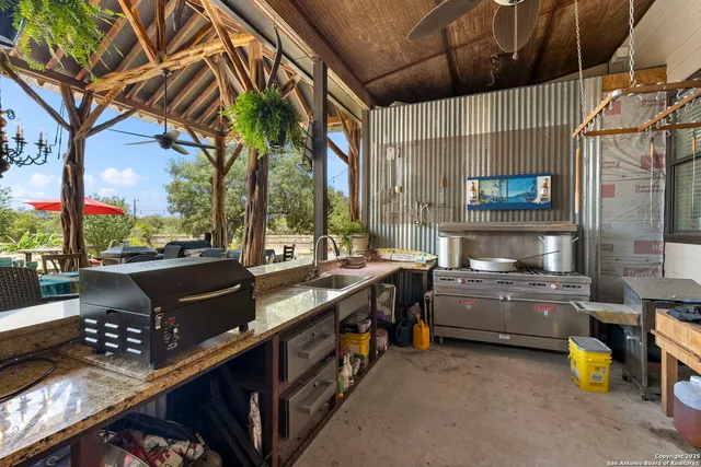 $2,800,000 | 117 Lagniappe L, Bandera, TX 78003