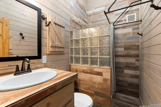 $2,800,000 | 117 Lagniappe L, Bandera, TX 78003