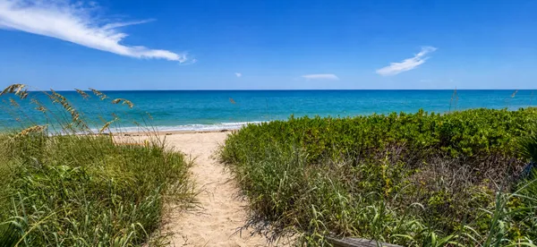 $425,000 | 3541 Northeast Ocean Boulevard, Unit 15, Jensen Beach, FL 34957