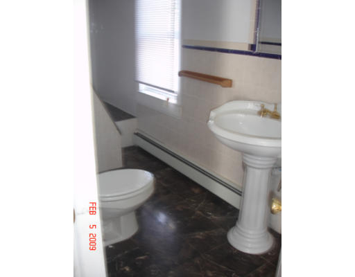 18 R Henry Street Revere, MA 02151 - Photo 3 of 6 Gallery Image 3