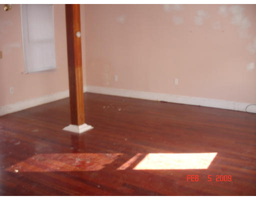 18 R Henry Street Revere, MA 02151 - Photo 4 of 6 Gallery Image 4