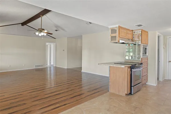 $2,450 | 3718 West Rochelle Road, Irving, TX 75062