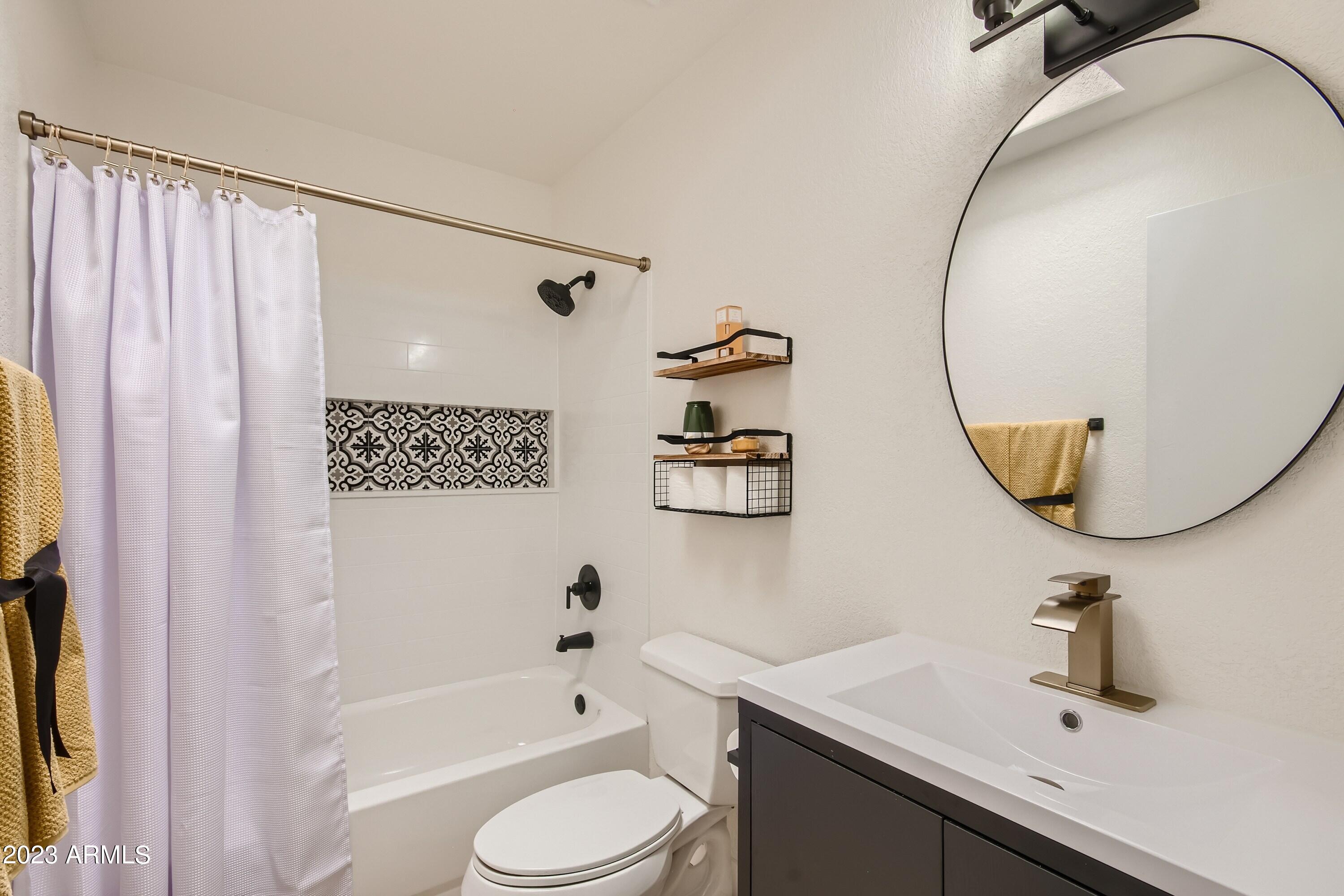 4032 East Bloomfield Road Phoenix, AZ 85032 - Photo 24 of 32 27 Bathroom