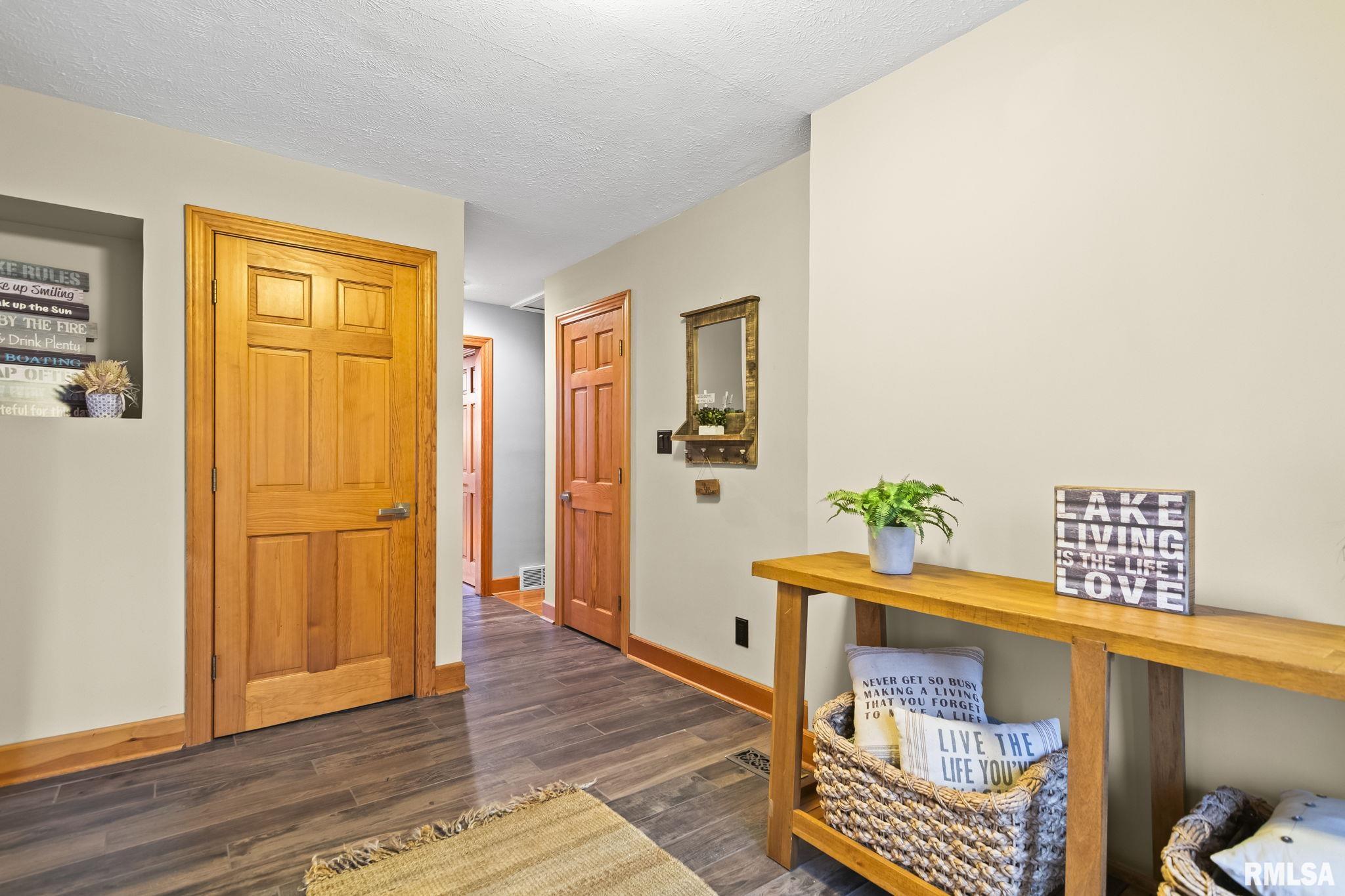 180 East Hazel Dell Lane Springfield, IL 62712 - Photo 4 of 45