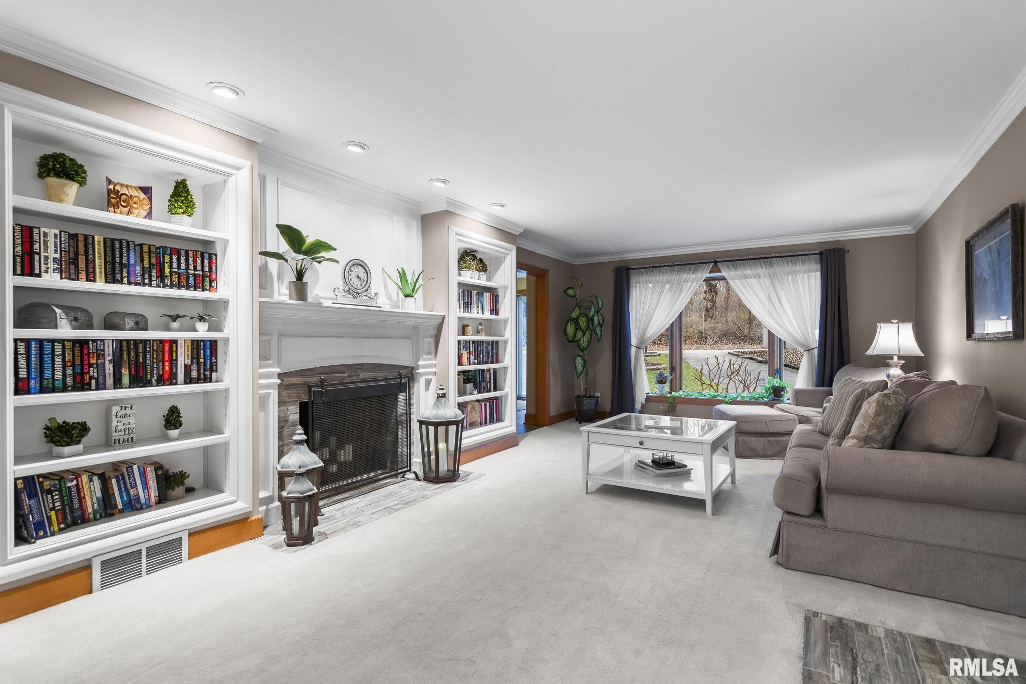 180 East Hazel Dell Lane Springfield, IL 62712 - Photo 5 of 45