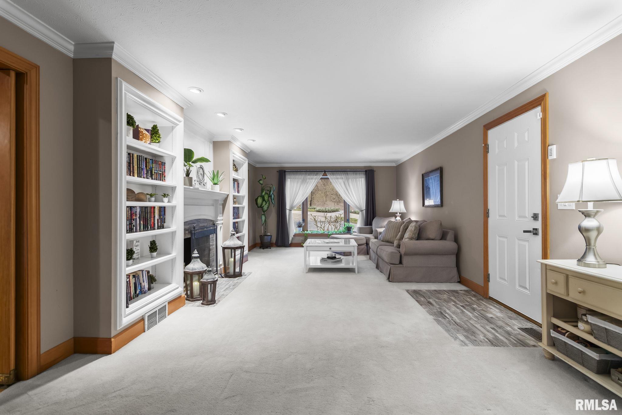 180 East Hazel Dell Lane Springfield, IL 62712 - Photo 6 of 45