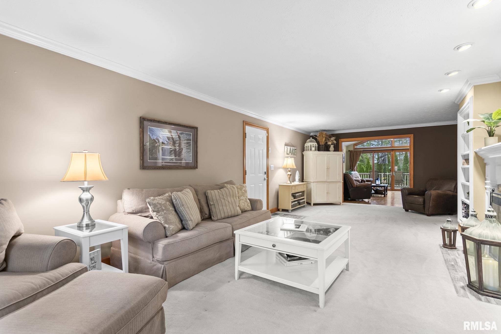 180 East Hazel Dell Lane Springfield, IL 62712 - Photo 7 of 45