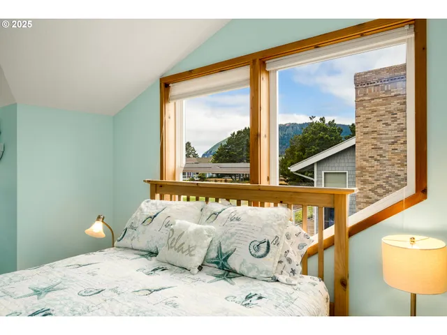 $895,000 | 559 Ridge Drive, Manzanita, OR 97130