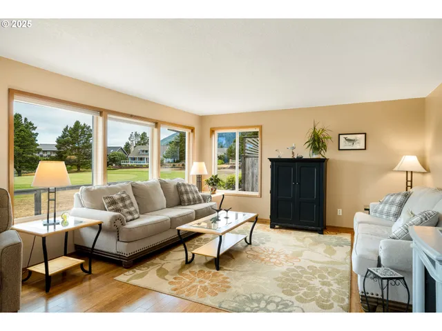 $895,000 | 559 Ridge Drive, Manzanita, OR 97130