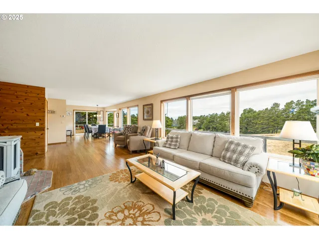 $895,000 | 559 Ridge Drive, Manzanita, OR 97130