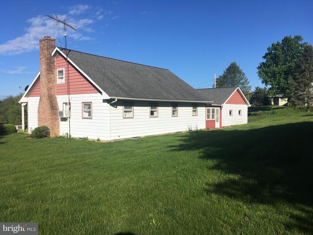 1513 East Newport Road Lititz, PA 17543 - Photo 2 of 26