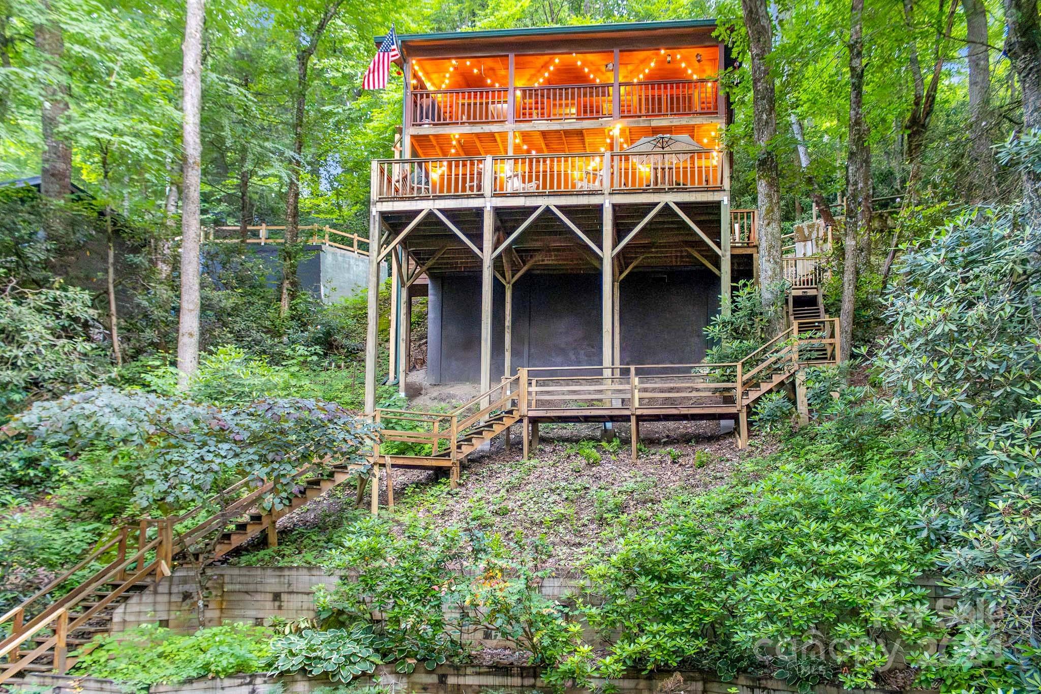 274 Hemlock Road Banner Elk, NC 28604 - Photo 42 of 46 an outdoor view of house with backyard