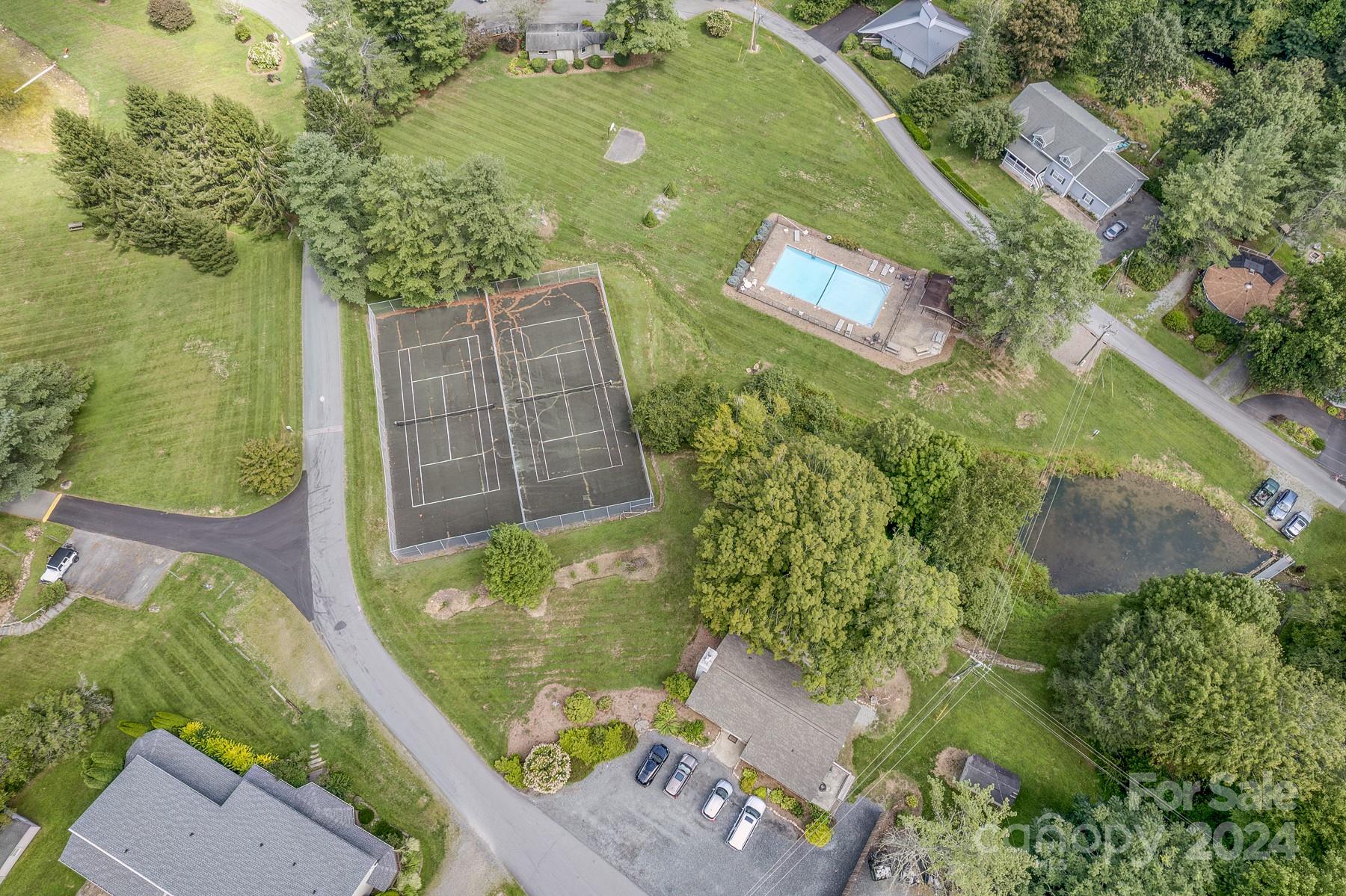 274 Hemlock Road Banner Elk, NC 28604 - Photo 44 of 46 an aerial view of a residential houses with outdoor space