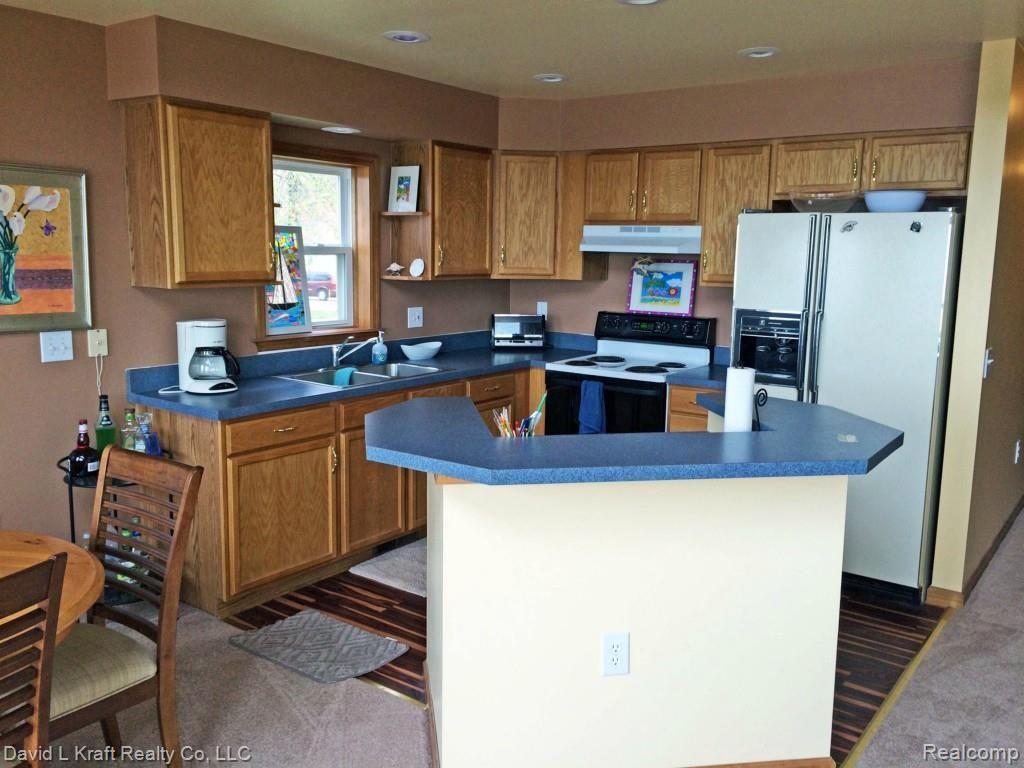 8564 Crescent Beach Road Pigeon, MI 48755 - Photo 3 of 28 8564CrescentBeachKitchen.jpg