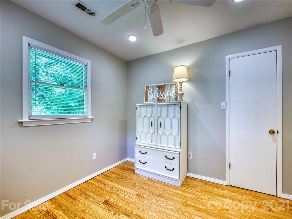 685 Osborne Road Clyde, NC 28721 - Photo 29 of 30 a view of livingroom with furniture