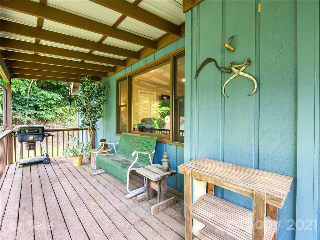 685 Osborne Road Clyde, NC 28721 - Photo 4 of 30