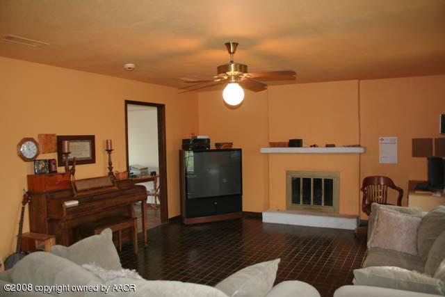 5191 Ranch View Drive Amarillo, TX 79124 - Photo 5 of 11 Living Room
