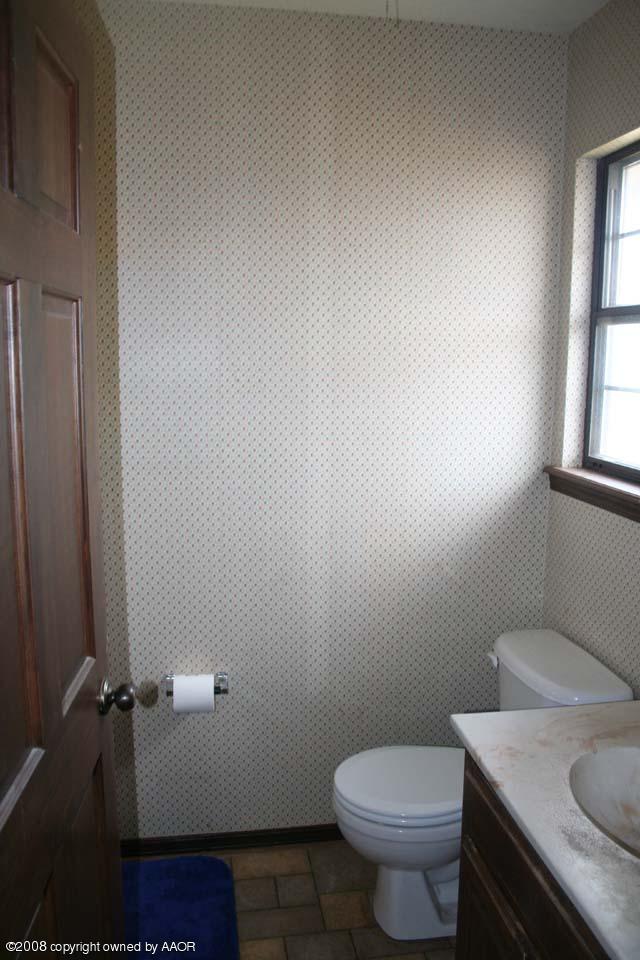 5191 Ranch View Drive Amarillo, TX 79124 - Photo 8 of 11 Bathroom