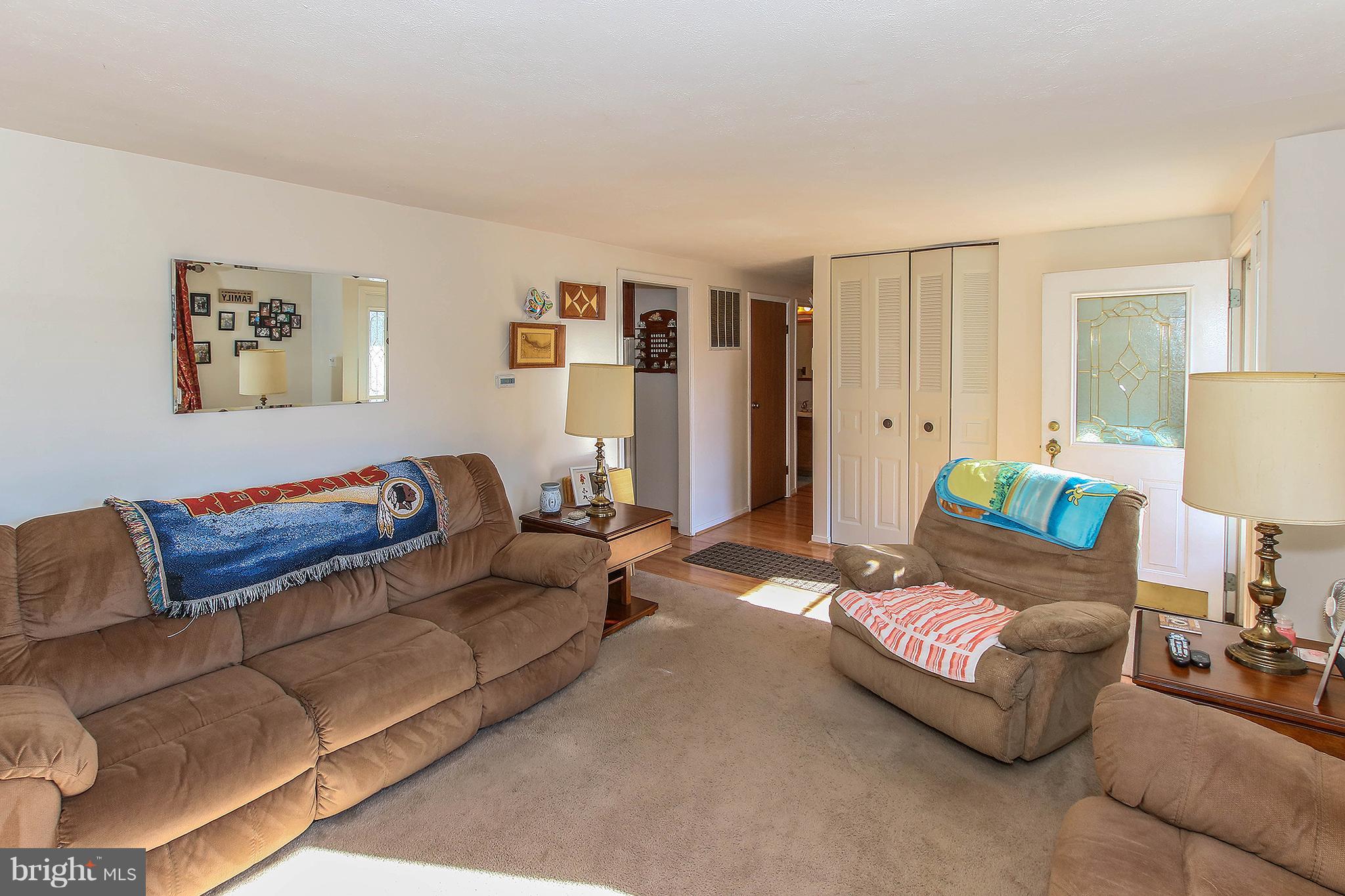 908 West Poplar Road Sterling, VA 20164 - Photo 4 of 31 Living Room