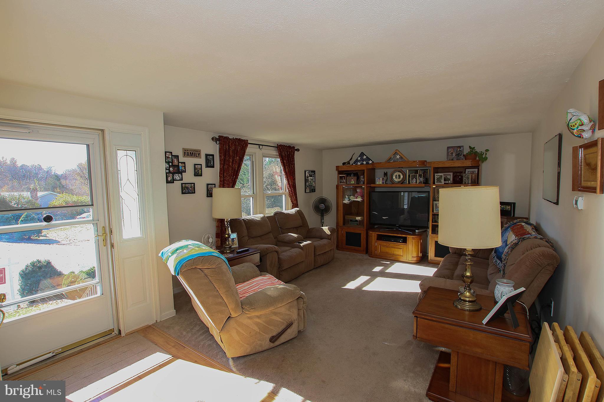 908 West Poplar Road Sterling, VA 20164 - Photo 6 of 31 Sunny and bright living room