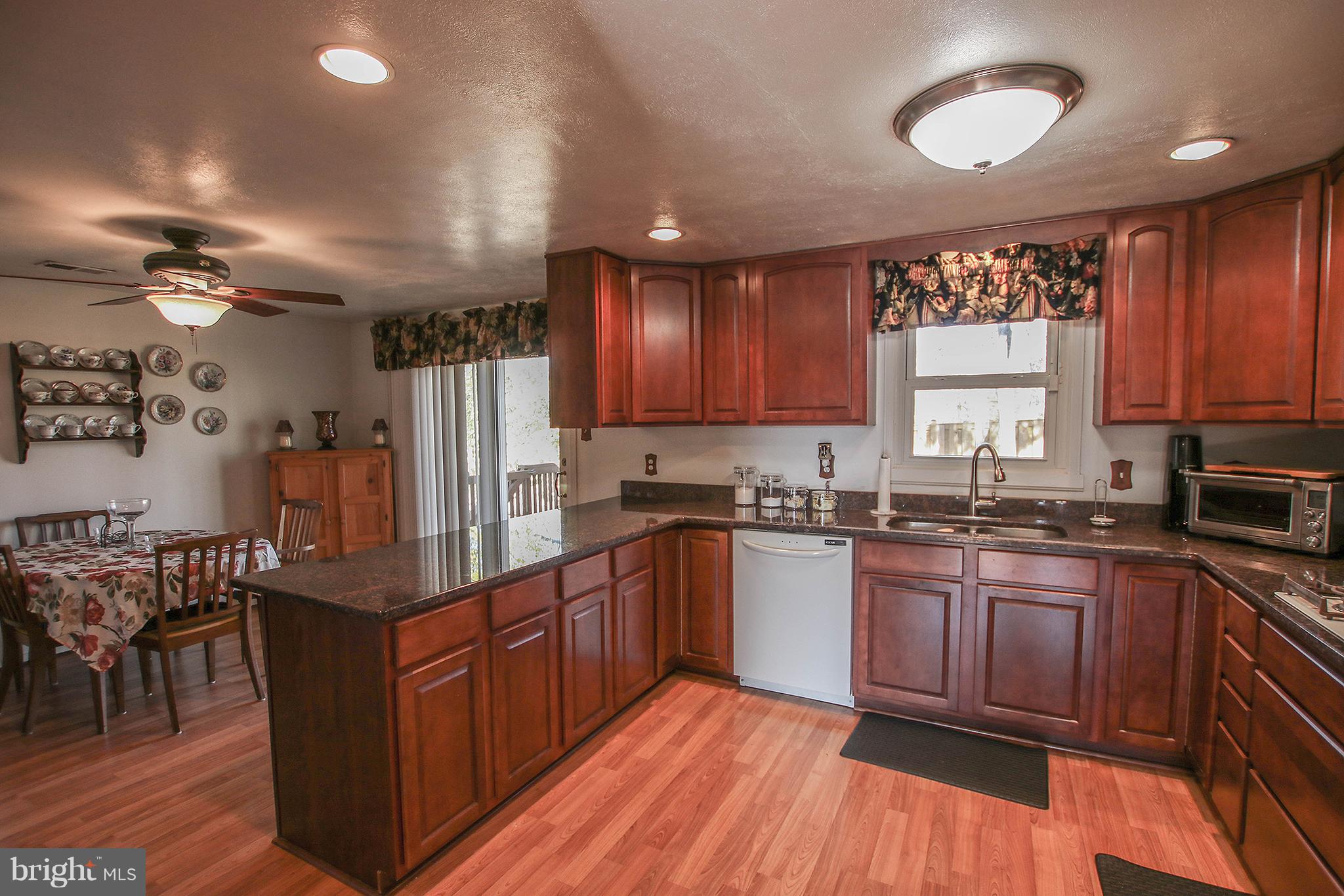908 West Poplar Road Sterling, VA 20164 - Photo 7 of 31 Gourmet Kitchen