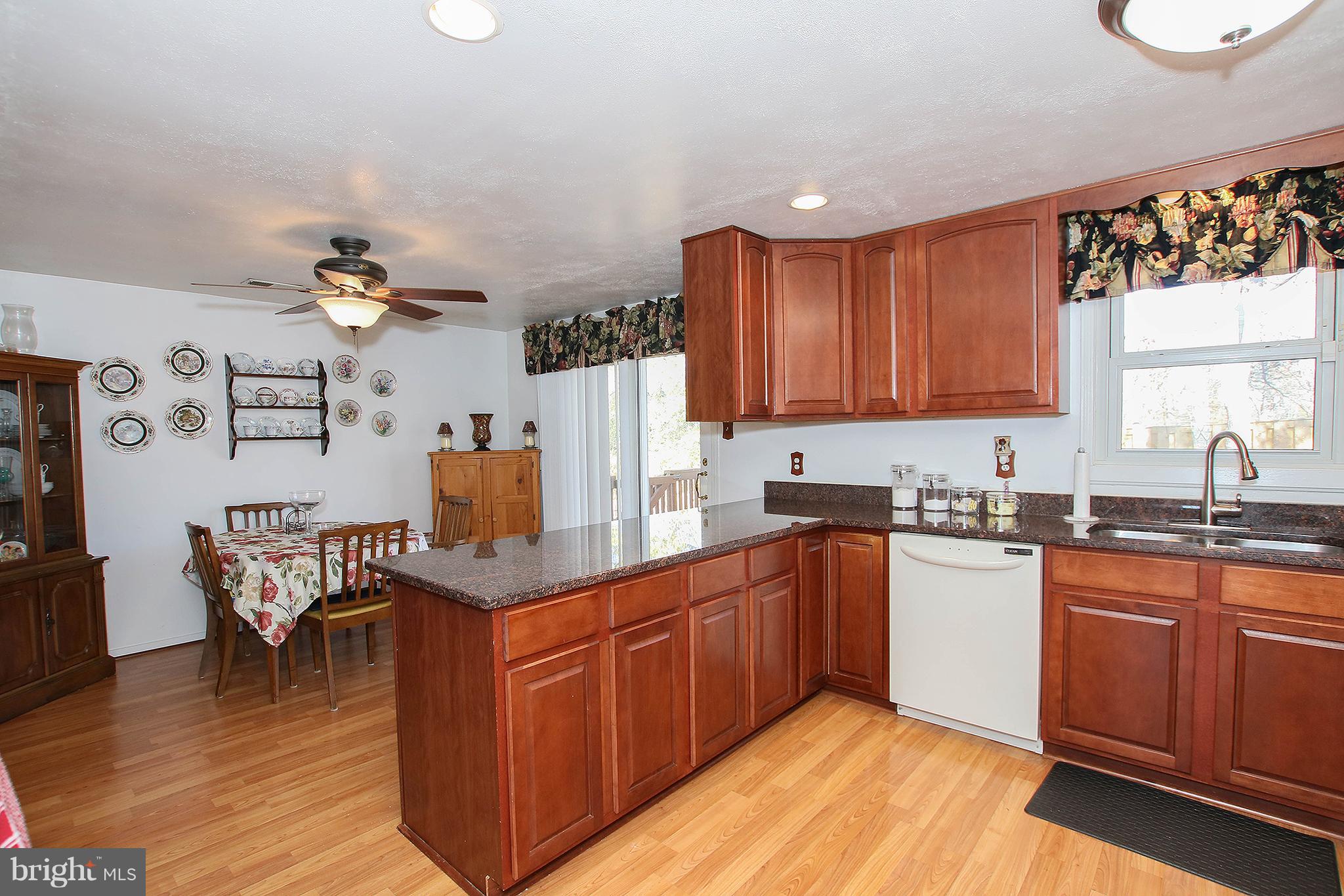 908 West Poplar Road Sterling, VA 20164 - Photo 9 of 31 Kitchen