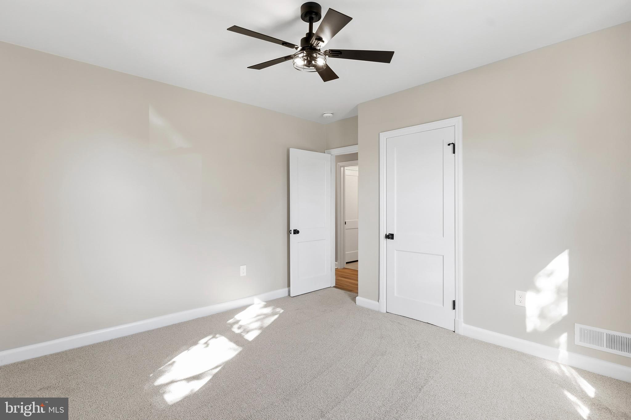 182 Lake Road Pasadena, MD 21122 - Photo 11 of 21 Gallery Image 11
