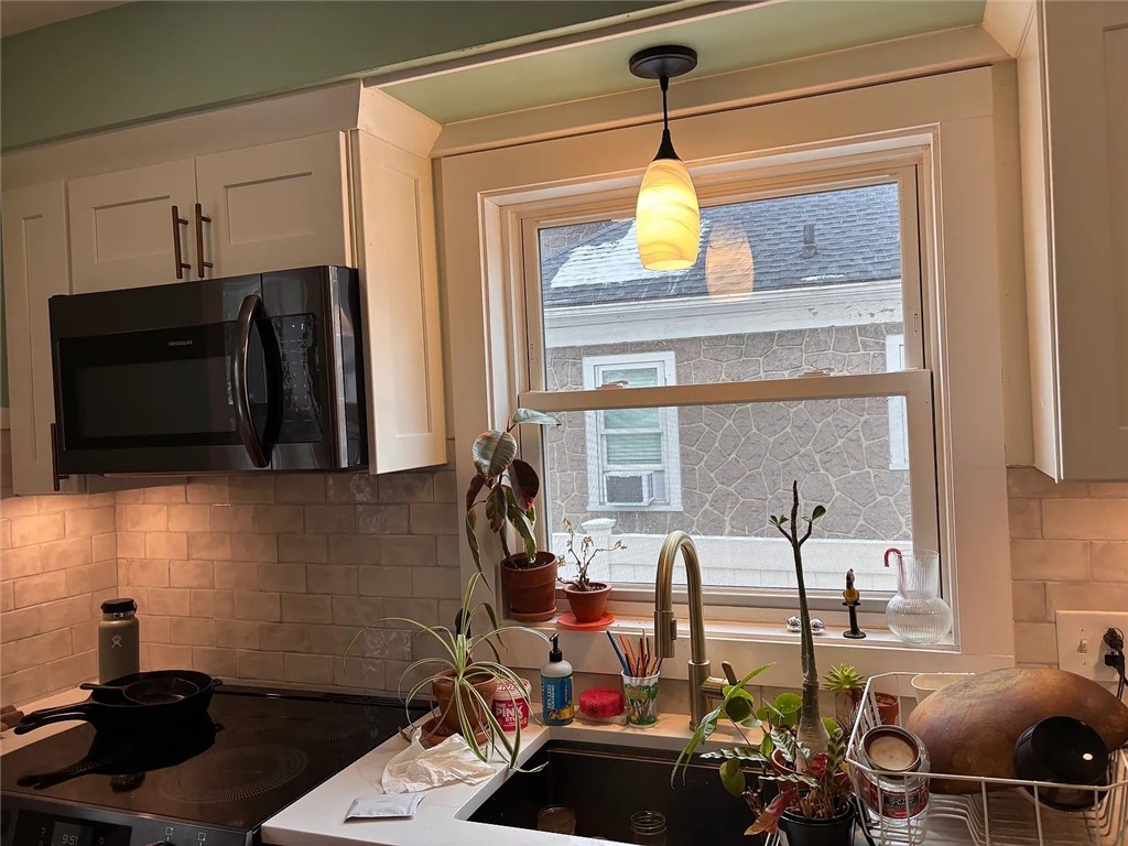 182 Calla Street Providence, RI 02905 - Photo 8 of 24