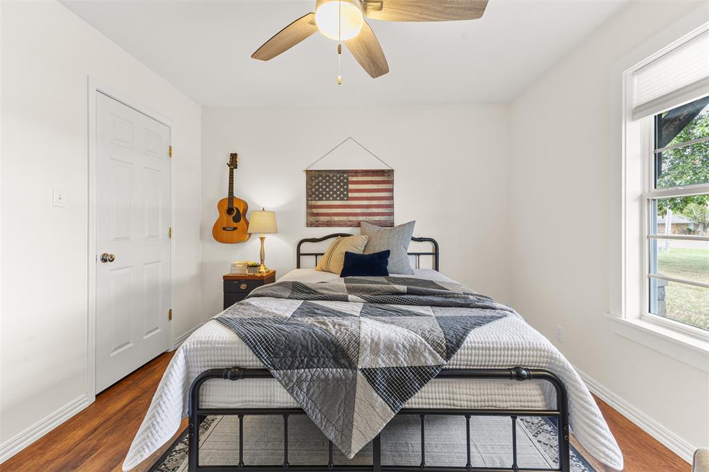 583 County Rd NW 1010 Road Northwest Mount Vernon, TX 75457 - Photo 16 of 40 a bedroom with a bed and window