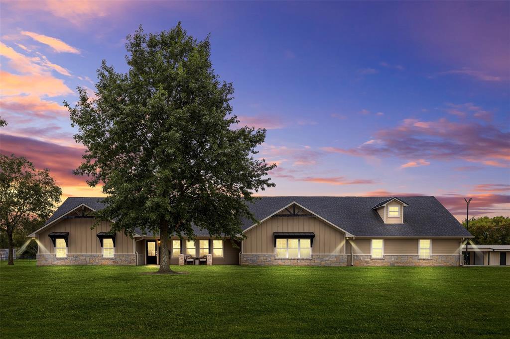 583 County Rd NW 1010 Road Northwest Mount Vernon, TX 75457 - Photo 2 of 40 a front view of a house with garden