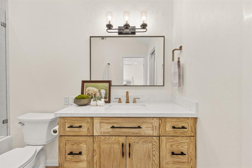 583 County Rd NW 1010 Road Northwest Mount Vernon, TX 75457 - Photo 25 of 40 a bathroom with a sink and a mirror