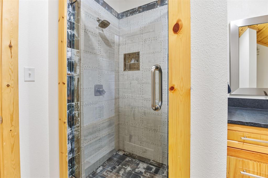 583 County Rd NW 1010 Road Northwest Mount Vernon, TX 75457 - Photo 30 of 40 a bathroom with a shower