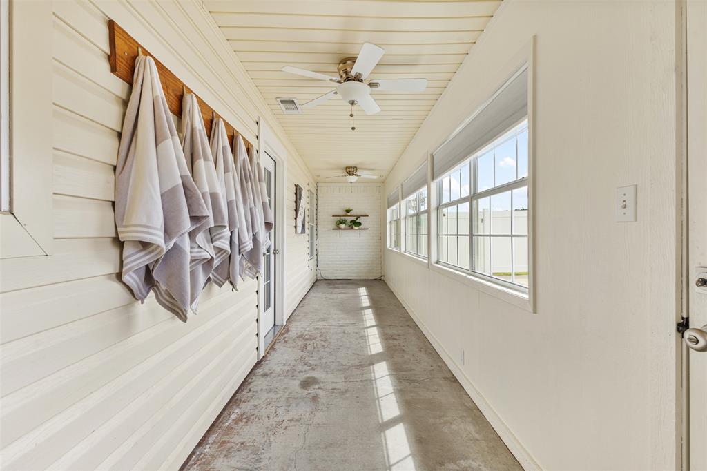 583 County Rd NW 1010 Road Northwest Mount Vernon, TX 75457 - Photo 35 of 40 a view of entryway and hall with a window