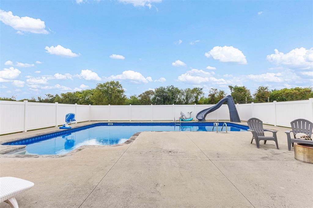 583 County Rd NW 1010 Road Northwest Mount Vernon, TX 75457 - Photo 39 of 40 a view of an outdoor and swimming pool