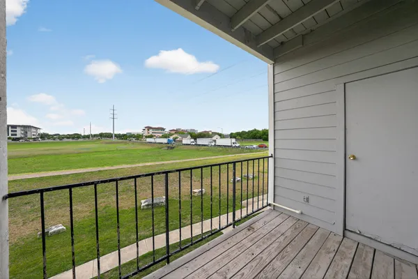 $950 | 12166 Metric Boulevard, Unit 2010, Austin, TX 78758