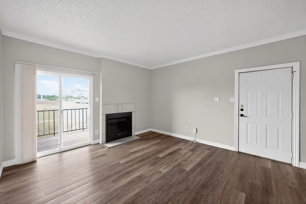 $950 | 12166 Metric Boulevard, Unit 2010, Austin, TX 78758