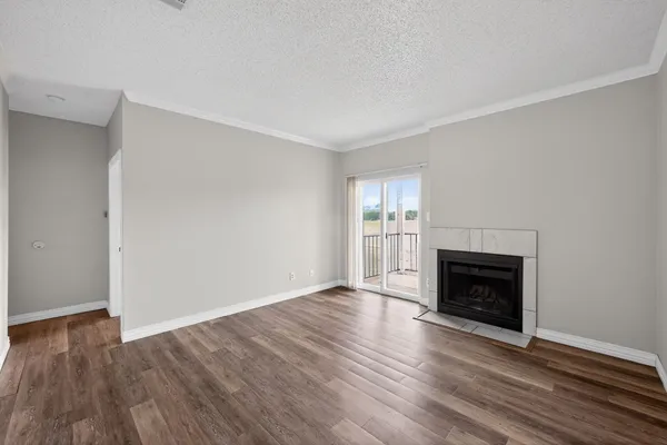 $950 | 12166 Metric Boulevard, Unit 2010, Austin, TX 78758