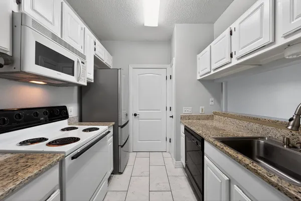 $950 | 12166 Metric Boulevard, Unit 2010, Austin, TX 78758