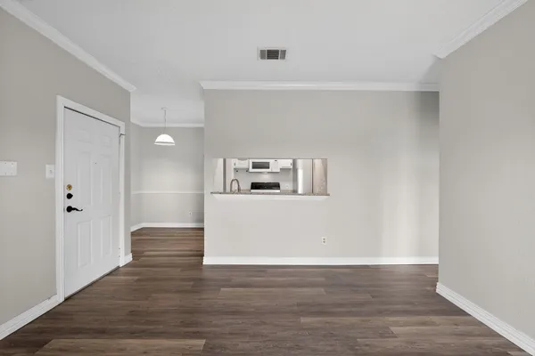 $950 | 12166 Metric Boulevard, Unit 2010, Austin, TX 78758