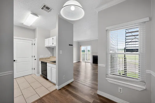 $950 | 12166 Metric Boulevard, Unit 2010, Austin, TX 78758