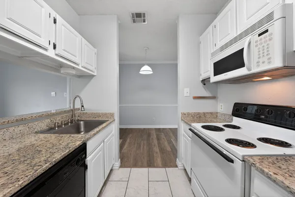 $950 | 12166 Metric Boulevard, Unit 2010, Austin, TX 78758